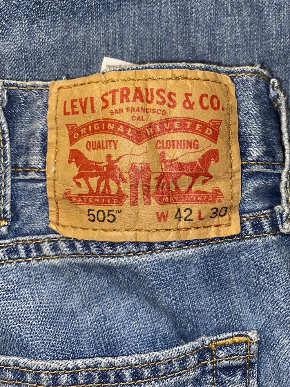 Levi's Mens 42 x 30 Blue Jeans Light Wash Straight Leg Regular Fit 5-Pocket Pant